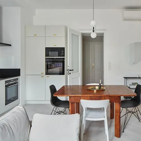 Apartment Designer In Vinohrady By Days